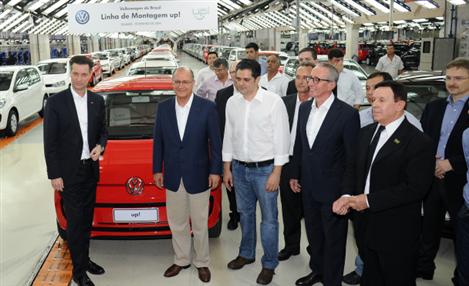 VW inaugura linha de produção do up! no Brasil