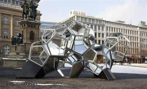 Praça de Frankfurt recebe obras de arte