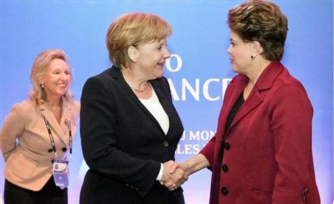 Dilma assina acordo cultural com Berlim