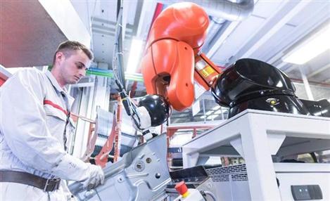 Audi: cooperação entre homens e robôs