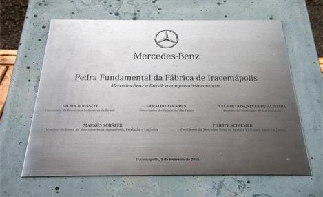 Mercedes-Benz inicia a construção de fábrica