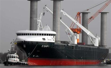 Navio alemão movido a energia eólica está no País