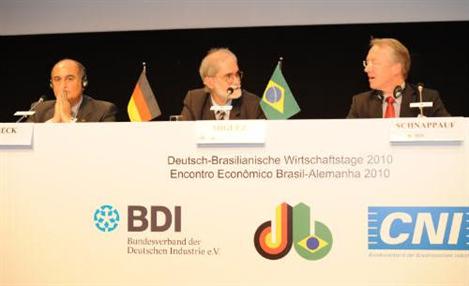 Empresários de Brasil e Alemanha reunidos em encontro
