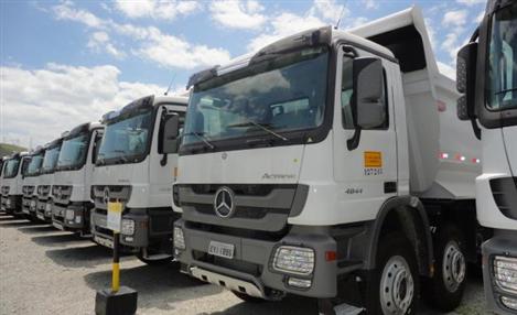 Construtora fecha pedido de 115 caminhões Mercedes