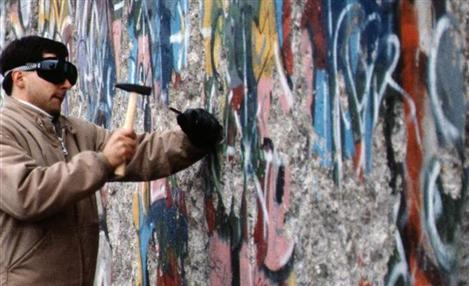 Queda do Muro de Berlim completa 26 anos