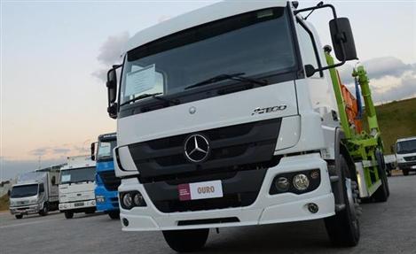 Mercedes inicia venda de caminhões seminovos