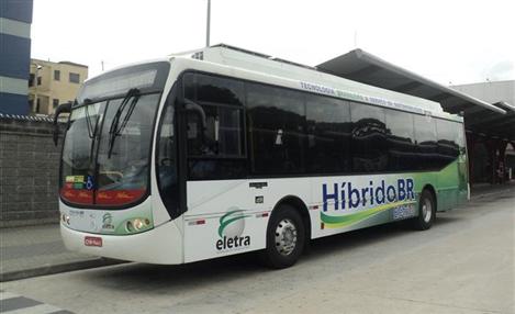 Mercedes-Benz lança ônibus híbrido em Recife