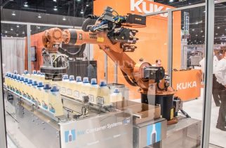 KUKA Roboter coloca robôs para interagir com visitantes de feira