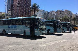 Ônibus Volkswagen transporta estudantes do Uruguai