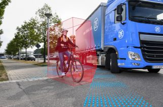 Sicher im Innenstadtverkehr: Der ZF-Abbiegeassistent für Lkw schützt Fußgänger und Fahrradfahrer.
//
Safer in inner-city traffic: ZF's turn assist system for trucks helps protect pedestrians and cyclists.