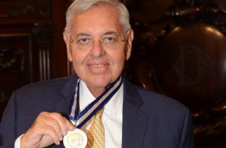 Presidente da Volkswagen Caminhões e Ônibus é agraciado com medalha Tiradentes pela Assembleia Legislativa do Rio de Janeiro