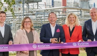 Evonik inaugura nova fábrica de emolientes sustentáveis na Alemanha