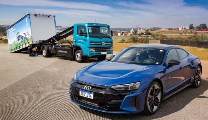 Audi e Volkswagen Caminhões realizam primeira entrega 100% sustentável de veículos no Brasil