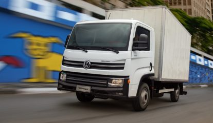 Volkswagen Caminhões e Ônibus mantém apoio ao transporte essencial de cargas e passageiros