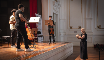 Senior Expert Service: Professora alemã Ingrid Zur Heyer ministra aulas a jovens músicos  no Mozarteum Brasileiro