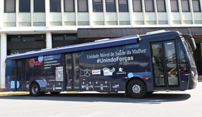 Mercedes-Benz cede ônibus à Cruz Vermelha Brasileira para ser usada como Unidade Móvel de Saúde da Mulher