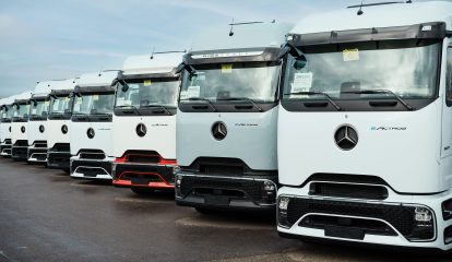 Mercedes-Benz Trucks entrega os primeiros caminhões elétricos eActros 600 de produção em série para clientes na Alemanha