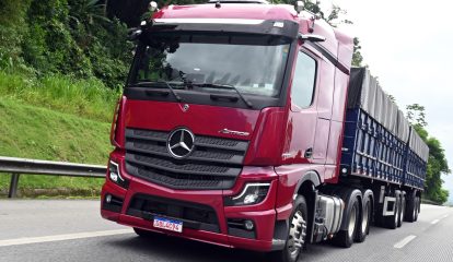 Mercedes-Benz oferece test-drive do Actros para motoristas de caminhão em Itabaiana