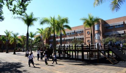 Alunos do Colégio Humboldt discutem em sala o controle do Afeganistão pelo Talibã