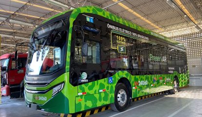 Primeiro ônibus elétrico em circulação em Manaus tem chassi Mercedes-Benz