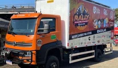 VWCO apoia maior caravana da educação no Brasil com Delivery 11.180 4×4