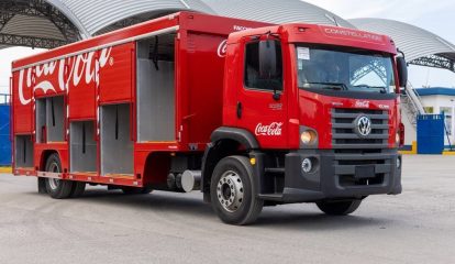 VW Caminhões exporta mais de 20 veículos para distribuir Coca-Cola na Guatemala e no Haiti