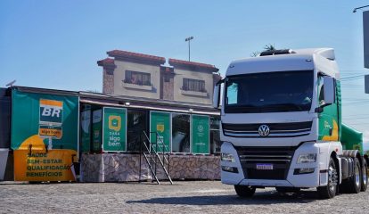 Volkswagen Caminhões e Ônibus transporta espaço itinerante para auxiliar caminhoneiros por todo o Brasil