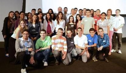 Trainees da Mercedes desenvolvem projeto social