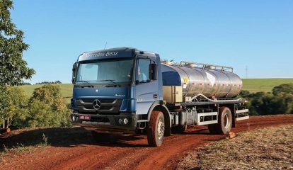 Mercedes-Benz comprova robustez dos caminhões Accelo e Atego na Feicon