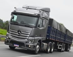 Mercedes-Benz do Brasil alcança o marco de venda de 15.000 caminhões customizados