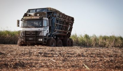 Caminhão Axor da Mercedes-Benz oferece a maior capacidade de carga líquida do Brasil