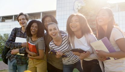 Estudando com bom humor: STAEDTLER lança linha Happy, voltada para o público jovem