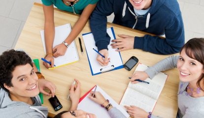 SAP capacita jovens em linguagem de programação