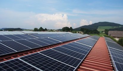 Geração própria de energia solar atinge R$ 28 bilhões em investimentos no País, segundo ABSOLAR