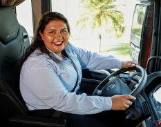 Volkswagen Caminhões e Ônibus amplia frota de testes com equipe feminina em crescimento