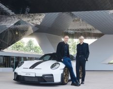 Porsche AG anuncia reorganização e programa abrangente de realinhamento