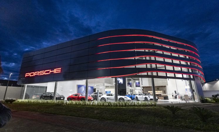 Porsche inaugura primeira concessionária em Maringá