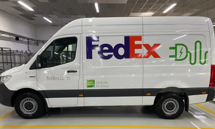 Mercedes-Benz eSprinter impulsiona frota elétrica da FedEx no Brasil
