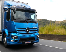 Caminhão elétrico da Mercedes Benz atinge índices ainda maiores de autonomia em novo teste realizado