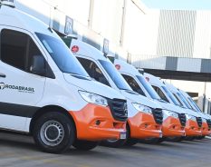 Mercedes-Benz impulsiona eficiência logística com frota Sprinter conduzida exclusivamente por mulheres