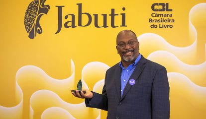 Professor do Mackenzie vence Prêmio Jabuti na categoria Educação