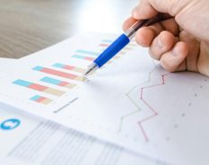 Pesquisa da KPMG avalia que o impacto da IA no setor jurídico das empresas ultrapassa os 50%