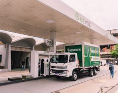 VW Caminhões e Ônibus compõe aliança para implementar eletropostos de maior porte na cidade do Rio