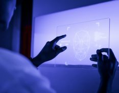 KPMG: Mais da metade dos CEOs aposta na IA com foco estratégico