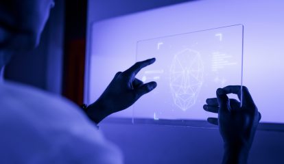 KPMG: Mais da metade dos CEOs aposta na IA com foco estratégico