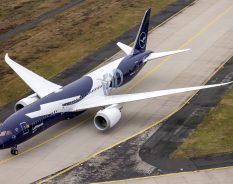 Lufthansa Group: Rio de Janeiro recebe primeiro voo comercial com pintura comemorativa aos 100 anos da companhia