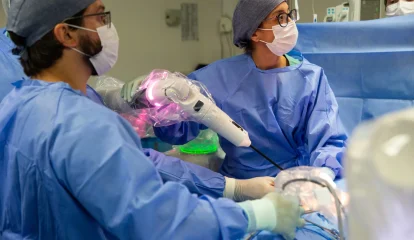 Hospital São Lucas da PUCRS tem primeira mulher à frente de programa de cirurgia robótica no RS