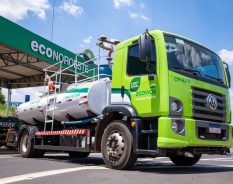 VW Caminhões e Ônibus avança com biocombustível 100% vegetal