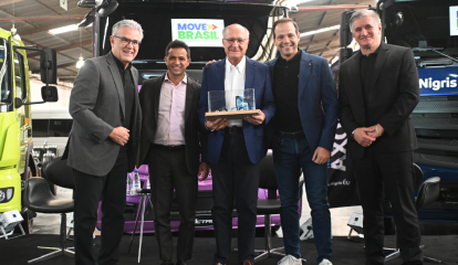 Mercedes-Benz recebe Geraldo Alckmin para discutir mercado de caminhões no Brasil