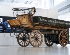 Mercedes-Benz celebra 130 anos da invenção do caminhão